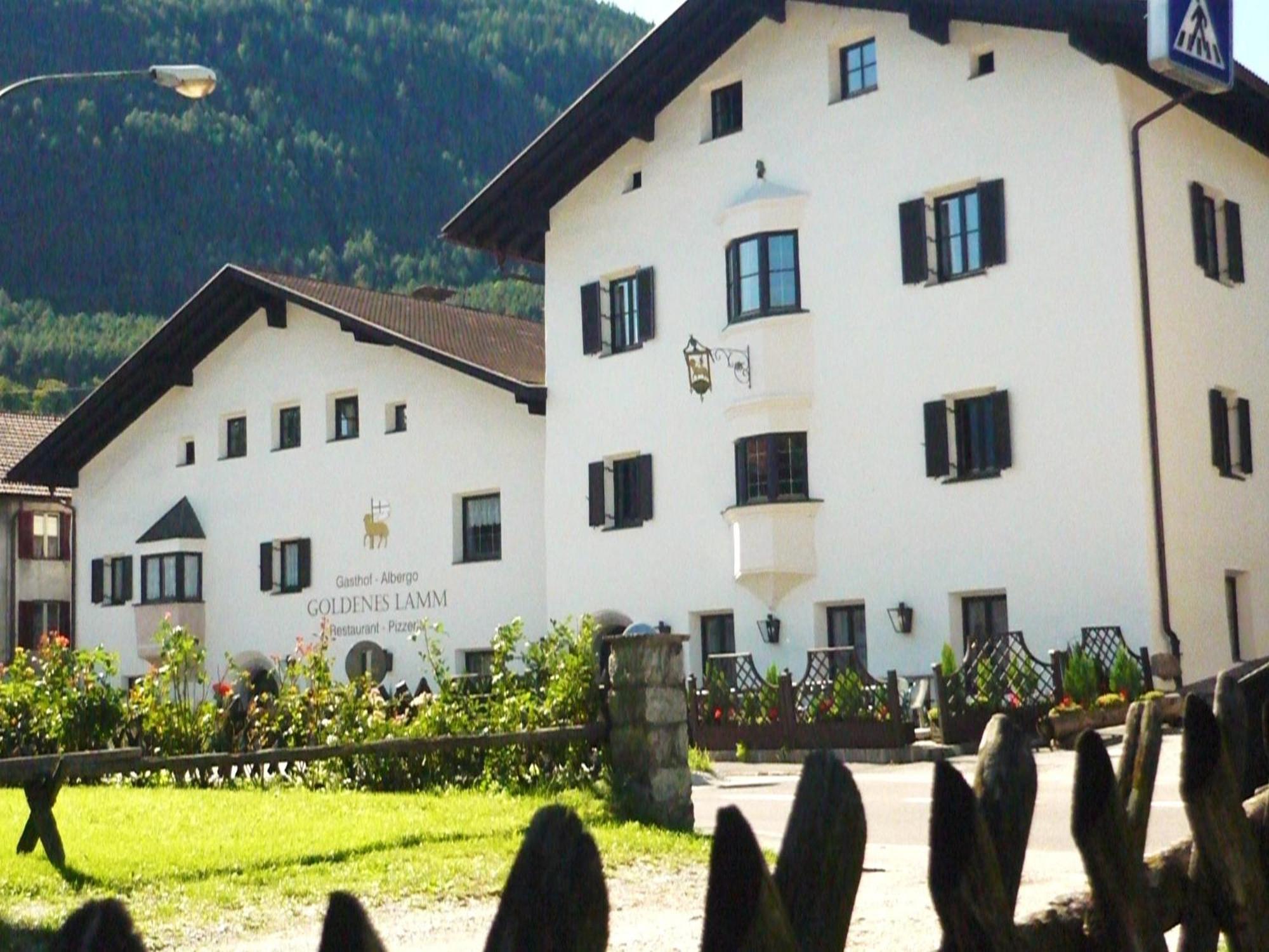 Gasthof Goldenes Lamm Vahrn Exteriör bild