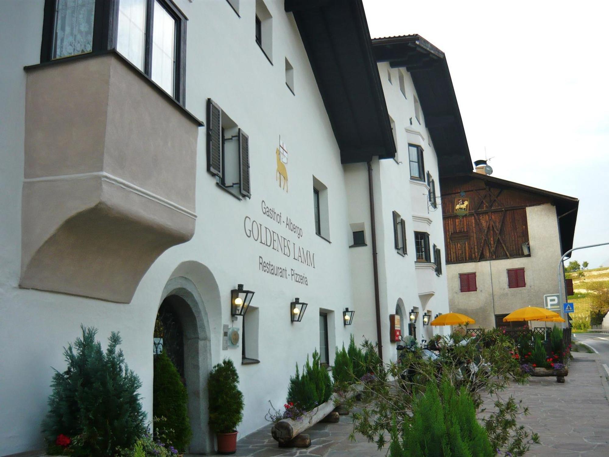 Gasthof Goldenes Lamm Vahrn Exteriör bild