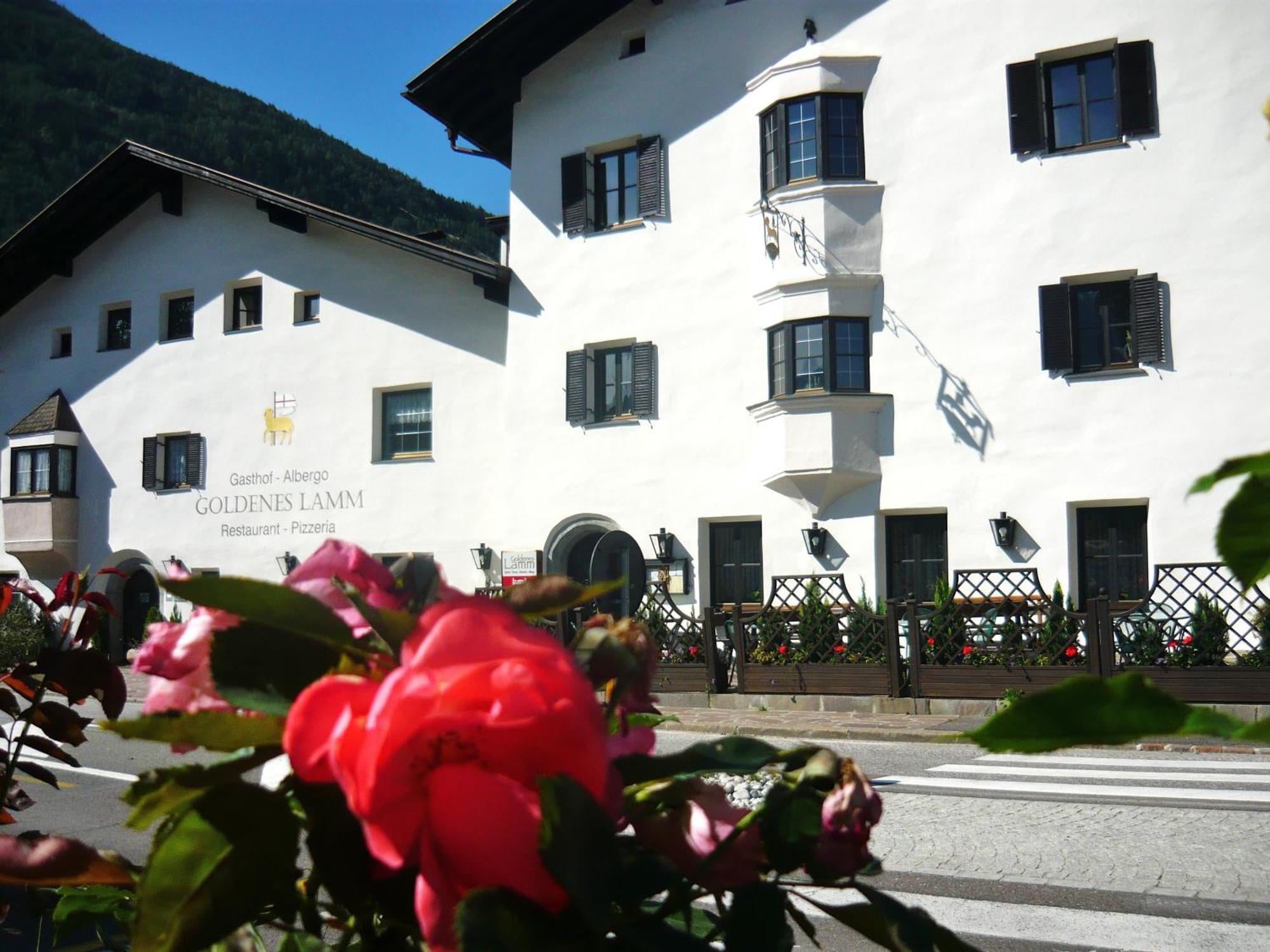 Gasthof Goldenes Lamm Vahrn Exteriör bild