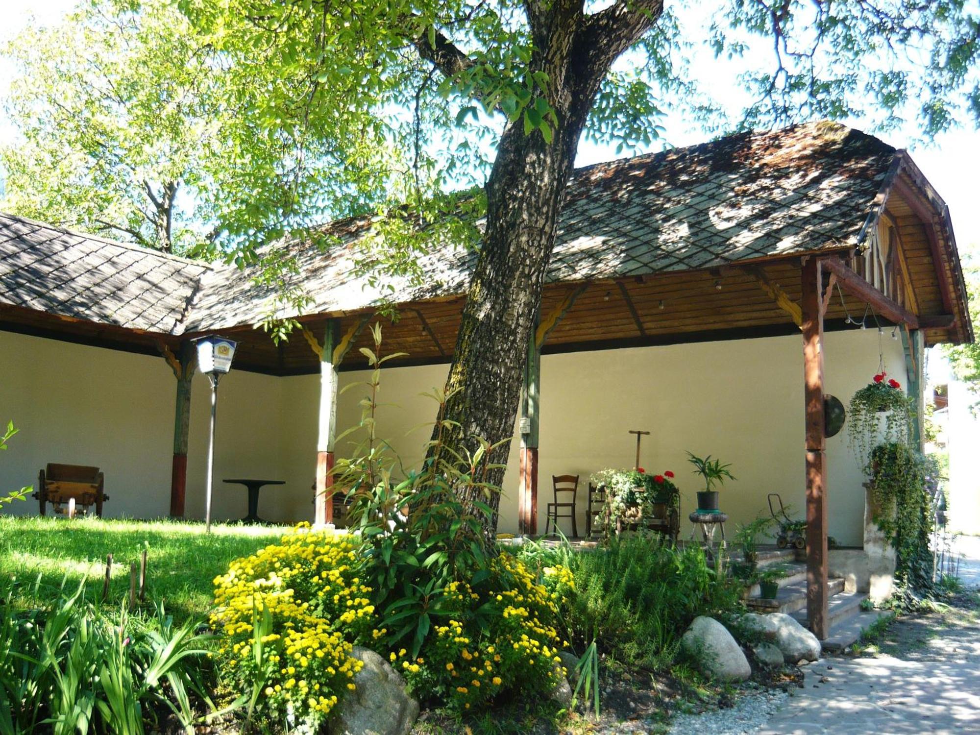 Gasthof Goldenes Lamm Vahrn Exteriör bild