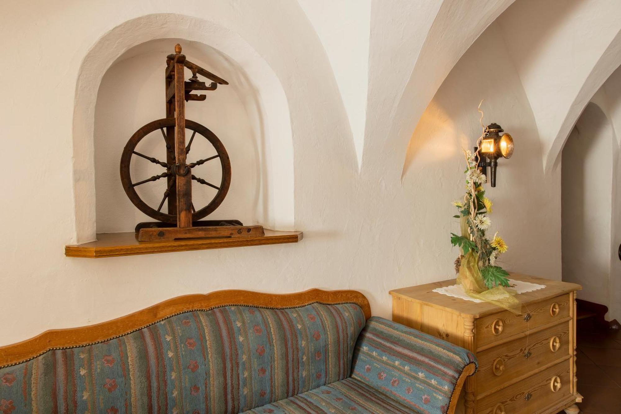 Gasthof Goldenes Lamm Vahrn Exteriör bild